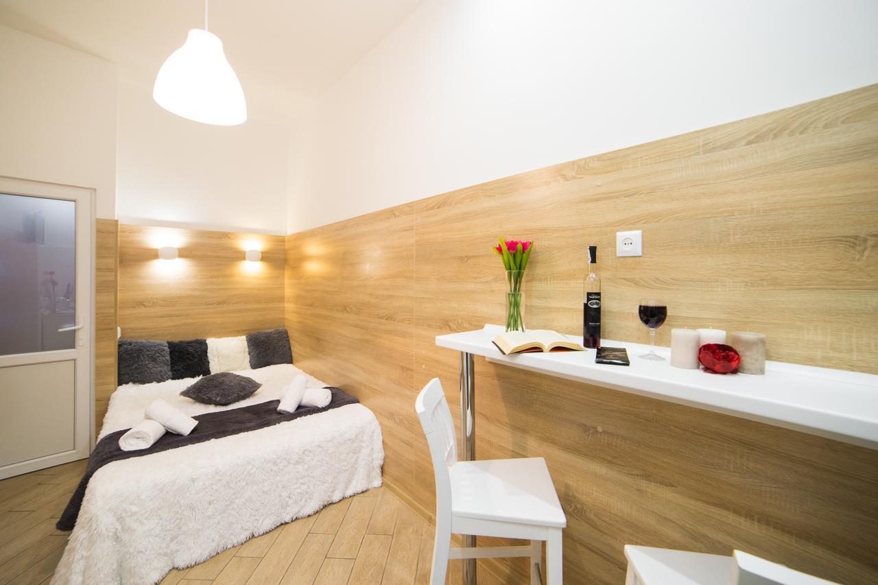 Mini Economy Apartments- Filatova 10 リヴィウ エクステリア 写真