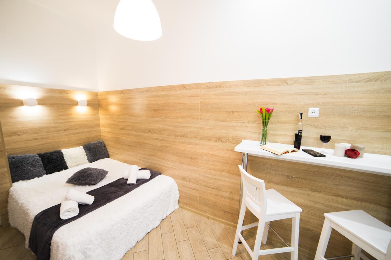 Mini Economy Apartments- Filatova 10 リヴィウ エクステリア 写真