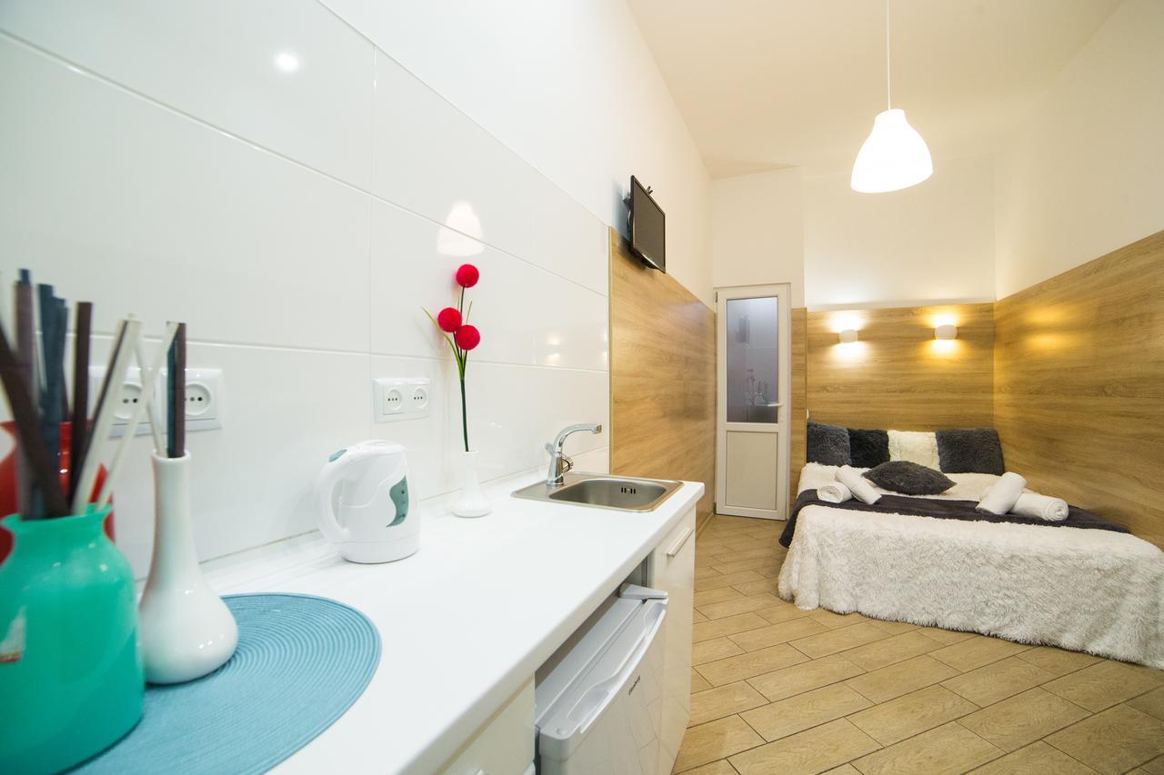 Mini Economy Apartments- Filatova 10 リヴィウ エクステリア 写真